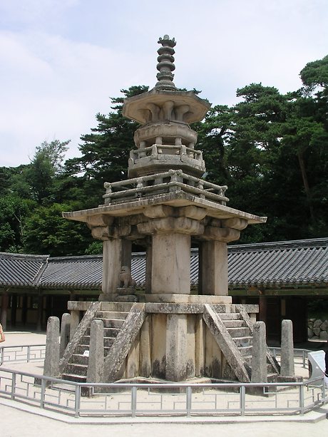 탑들 이미지